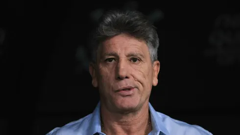 Renato Portaluppi volta a tecer críticas ao gramado sintético da Ligga Arena