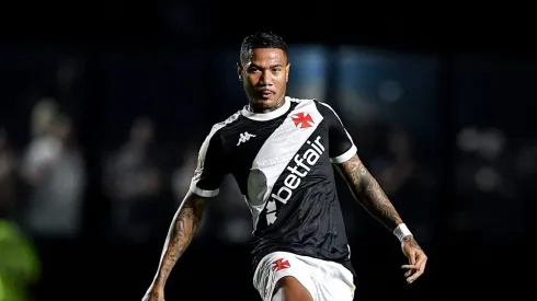 Zé Gabriel falhou e gerou bronca da torcida do Vasco. Foto: Thiago Ribeiro/AGIF