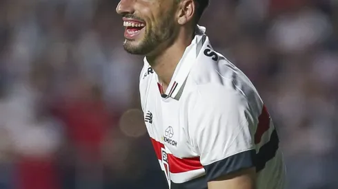 SAO PAULO, BRAZIL - AUGUST 3: Jonathan Calleri of Sao Paulo reacts during the match between Sao Paulo and Flamengo at MorumBIS Stadium on August 3, 2024 in Sao Paulo, Brazil. (Photo by Ricardo Moreira/Getty Images)