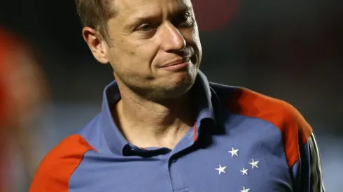 RIO DE JANEIRO, BRAZIL - JUNE 16: Coach Fernando Seabra of Cruzeiro looks on prior to the match between Vasco da Gama and Cruzeiro as part of Brasileirao 2024 at Sao Januario Stadium on June 16, 2024 in Rio de Janeiro, Brazil. (Photo by Wagner Meier/Getty Images)