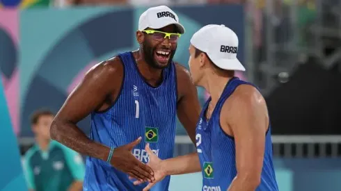 Evandro e Arthur durante o jogo contra Van de Velde/Immers no vôlei de praia nas Olimpíadas 2024