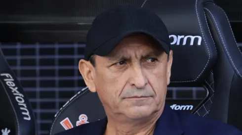 Ramón Díaz é alvo de críticas da Fiel Torcida.