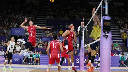 Ataque dos EUA contra o Brasil no vôlei masculino nas Olimpíadas 2024