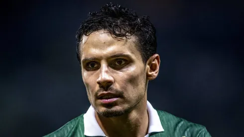 Raphael Veiga durante jogo no Allianz Parque. Meia tem contrato até o fim de 2026.