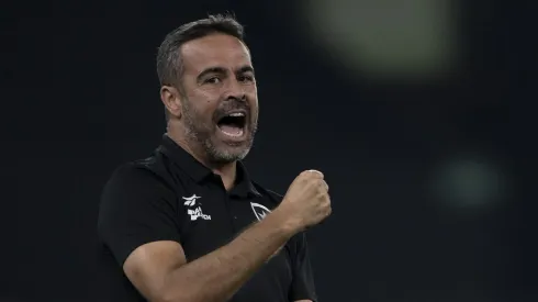 Artur Jorge em partida do Botafogo pelo Brasileirão 2024