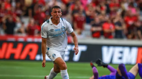 Monsalve comemorando o gol do Grêmio contra o Athletico-PR
Foto: Lucas Uebel/Grêmio