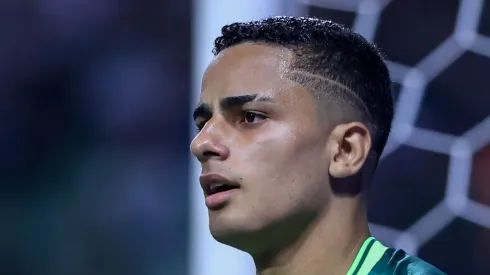 Giovani durante partida contra o Bragantino. Atacante não recebeu muitas chances no Verdão.