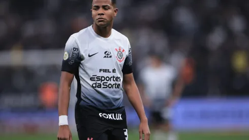 Wesley, atacante do Corinthians durante partida contra o Gremio na Arena Corinthians pelo Brasileirão A 2024.