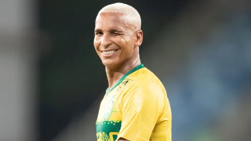 Deyverson chega a BH para assinar com Galo