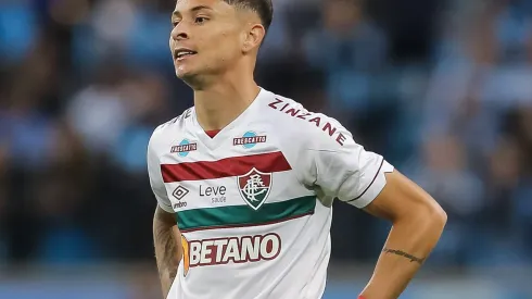 PORTO ALEGRE, BRAZIL - AUGUST 13: Diogo Barbosa of Fluminense reacts during a match between Gremio and Fluminense as part of Brasileirao 2023 at Arena do Gremio on August 13, 2023 in Porto Alegre, Brazil. (Photo by Pedro Tesch/Getty Images)