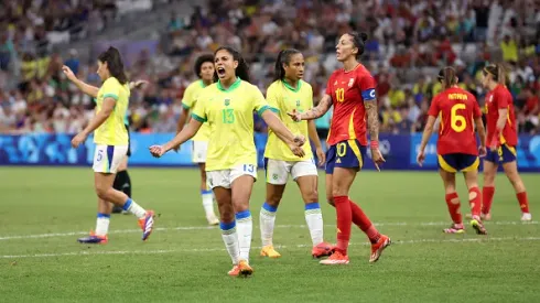 Yasmim, jogadora do Brasil celebra a vitória após o jogo das semifinais entre Brasil e Espanha durante os Jogos Olímpicos de Paris 2024 no Stade de Marseille, França- 06/08/2024 em Marselha, França.