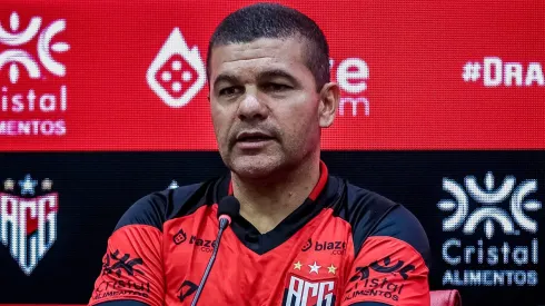 Umberto Louzer em sua coletiva de apresentação ao Atlético/GO, no dia 05/08/2024. Foto: Ingryd Oliveira/ACG