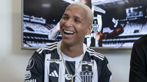 Deyverson é apresentado ao Atlético-MG. Foto: Pedro Souza / Atlético