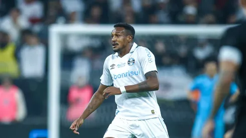 Edenílson em ação na partida de ida. FOTO: LUCAS UEBEL/GREMIO FBPA