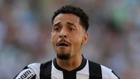 RJ - RIO DE JANEIRO - 03/03/2024 - CARIOCA 2024, FLUMINENSE X BOTAFOGO - Gregore jogador do Botafogo durante partida contra o Fluminense no estadio Maracana pelo campeonato Carioca 2024.