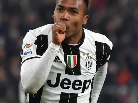 Presidente do SPFC abre jogo sobre negociação com Alex Sandro