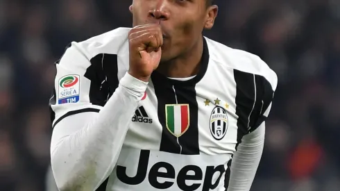 TURIN, ITALY - FEBRUARY 25: Alex Sandro of Juventus FC celebrates a goal during the Serie A match between Juventus FC and Empoli FC at Juventus Stadium on February 25, 2017 in Turin, Italy. (Photo by Valerio Pennicino/Getty Images)