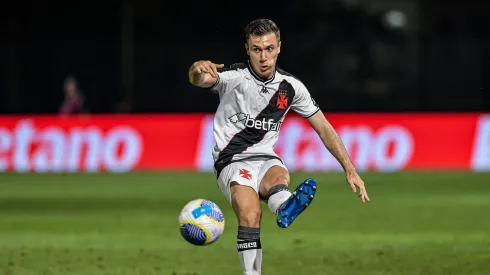 Lucas Piton está fora do clássico contra o Fluminense