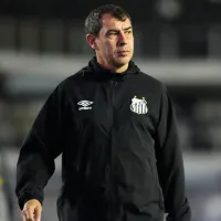 Fábio Carille explica situação de Gil após vitória do Santos sobre o Paysandu: \'Ele tem uma dor\'