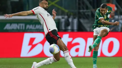 Flamengo e Palmeiras protagonizam mais um duelo.