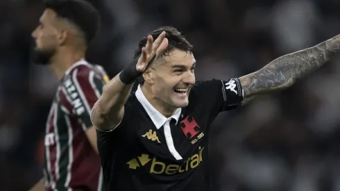 Vegetti comemora gol pelo Vasco em partida diante do Fluminense. Foto: Jorge Rodrigues/AGIF