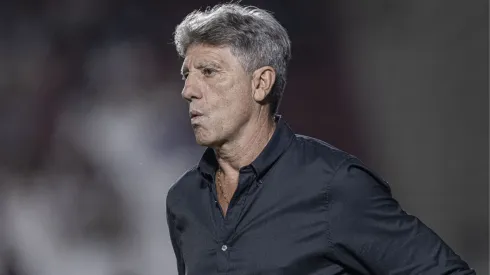 Renato Gaúcho se derrete por Braithwaite. Foto: Heber Gomes/AGIF