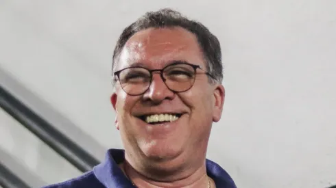 Marcelo Teixeira negocia chegada de zagueiro colombiano.