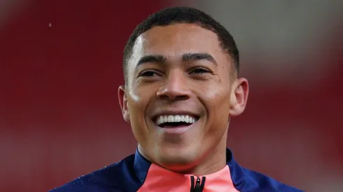 Carlos Vinícius tem chance de jogar no Alvinegro.