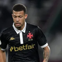 João Victor manda recado para Vegetti após vitória do Vasco sobre o Fluminense: \'Já cobrei\'