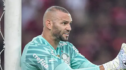 RJ - RIO DE JANEIRO - 31/07/2024 - BRASILEIRO A 2024, FLAMENGO X PALMEIRAS - Weverton goleiro do Palmeiras durante partida contra o Flamengo no estadio Maracana pelo campeonato Brasileiro A 2024.