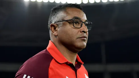 Roger Machado buscou o Santos para contratar o lateral-direito João Lucas