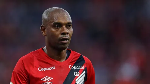 Fernandinho terá companhia de ex-Vasco no Athletico