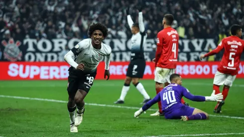 Talles durante a comemoração do gol diante do RB Bragantino