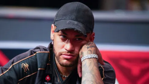 Neymar com a camisa do Santos