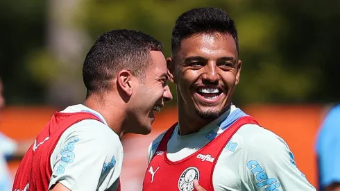 Fabinho (à esquerda) tem investida forte do Catar para deixar o Palmeiras