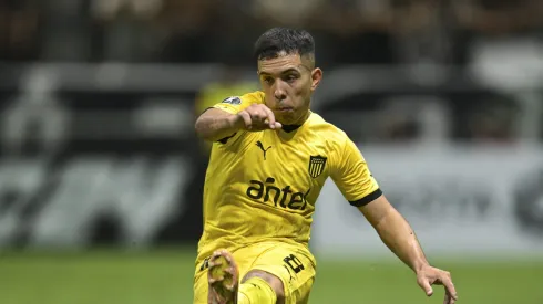 Leonardo Fernandez pelo Penãrol em partida diante do Galo na Arena MRV. (Photo by Pedro Vilela/Getty Images)