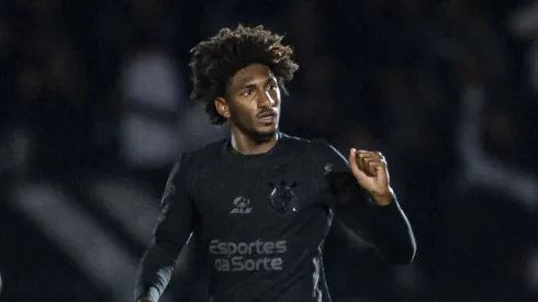 Corinthians venceu com brilho de Talles Magno.