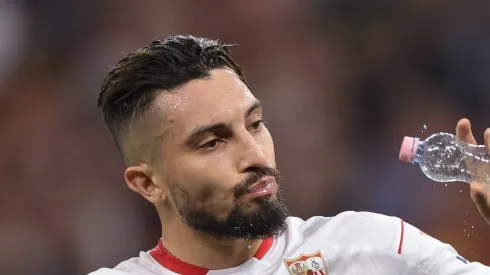 Alex Telles, ex-Sevilla, vai ficar na Arábia Saudita.