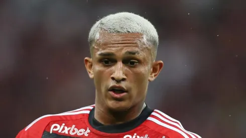 Wesley toma nova decisão no Fla