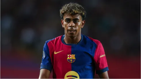 Foto: Eric Alonso/Getty Images - Lamine Yamal em jogo do Barcelona.