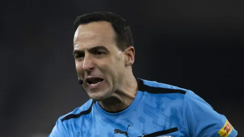 RJ - RIO DE JANEIRO - 14/08/2024 - COPA LIBERTADORES 2024, BOTAFOGO X PALMEIRAS - O arbitro Esteban Ostojich durante partida entre Botafogo e Palmeiras no estadio Engenhao pelo campeonato Copa Libertadores 2024