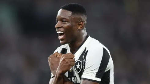 Luiz Henrique comemorando o tento marcado ontem (14). Foto: Vitor Silva/Botafogo.