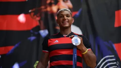 Isaquias Queiroz foi homenageado pelo Flamengo nesta semana