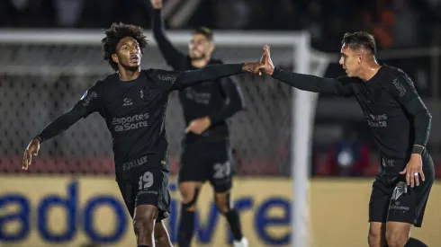 Imagens do Timão em ação com a camisa.