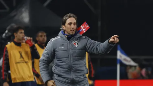 Zubeldía na beira do gramado contra o Nacional (URU). Foto: Rubens Chiri / SPFC