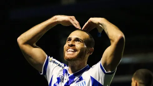 Pedro Castro falou sobre o reencontro com o Peixão. Foto: Leonardo Hubbe/AGIF