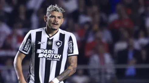 Tiquinho Soares deve ser titular em Botafogo x Flamengo
