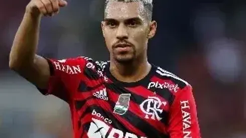 Corinthians atrasa pagamento por Matheuzinho e gera preocupação no Flamengo