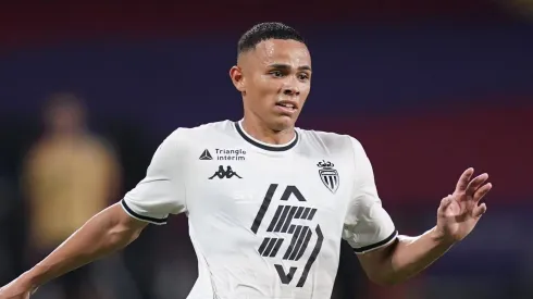 Vanderson em ação atuando contra o Barcelona (ESP).