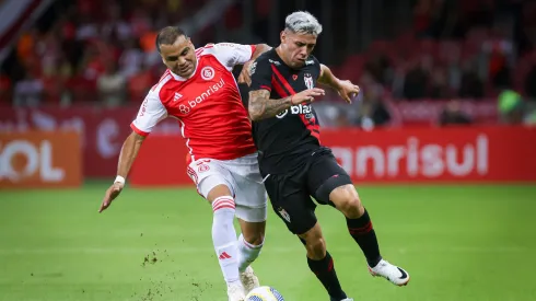 Atlético-GO x Internacional terá transmissão ao vivo do site Bolavip Brasil a partir das 14h30 neste domingo (18) pelo Campeonato Brasileiro A 2024. Foto: Maxi Franzoi/AGIF